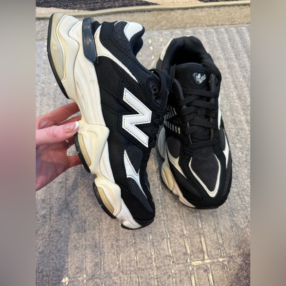 New Balance 9060 Black and White Sneakers Men’s 6.5 Woman’s 8